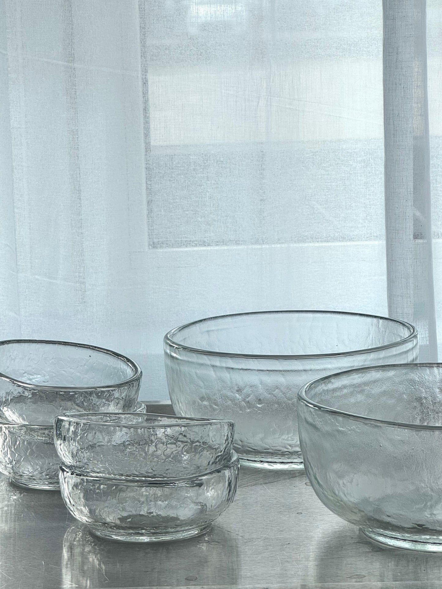 Structured glass bowls