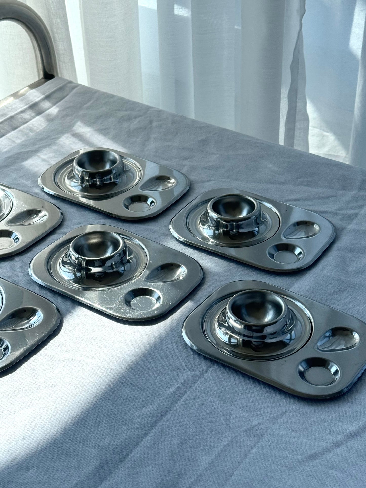 Steel egg plates
