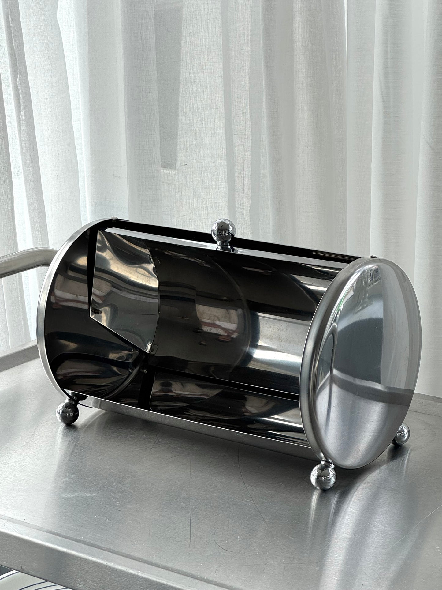 Chrome bread case