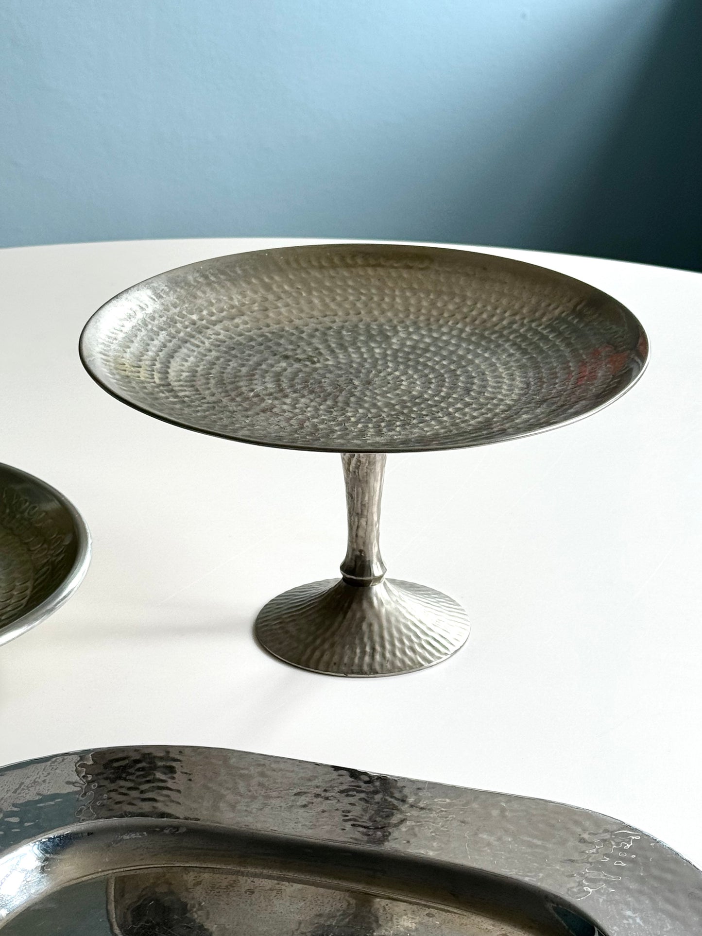 Hammered stand