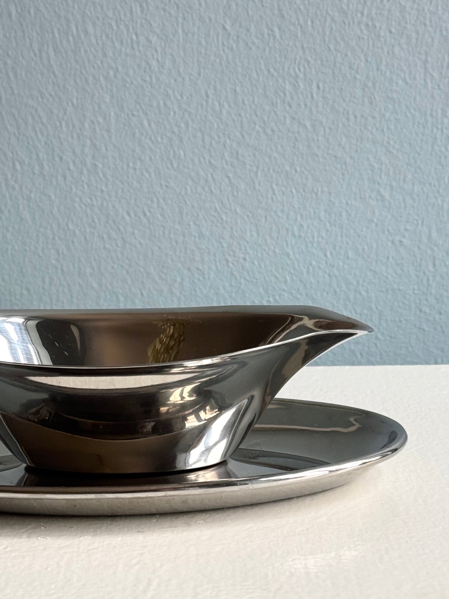 Gravy boat