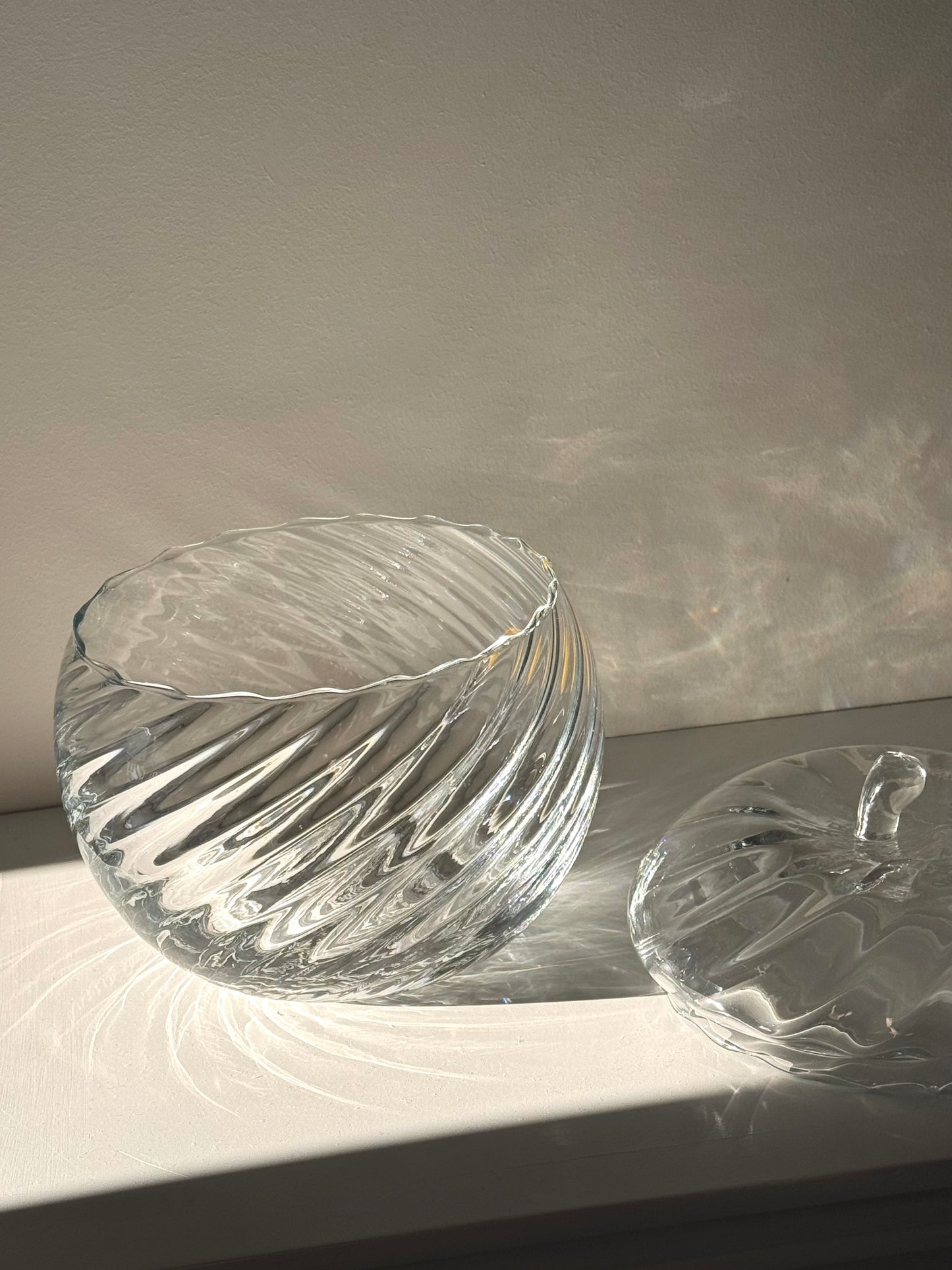 Swirling bonbonniere