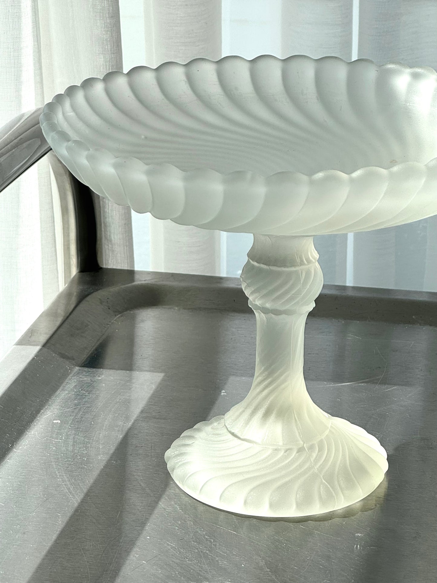 Swirling stand