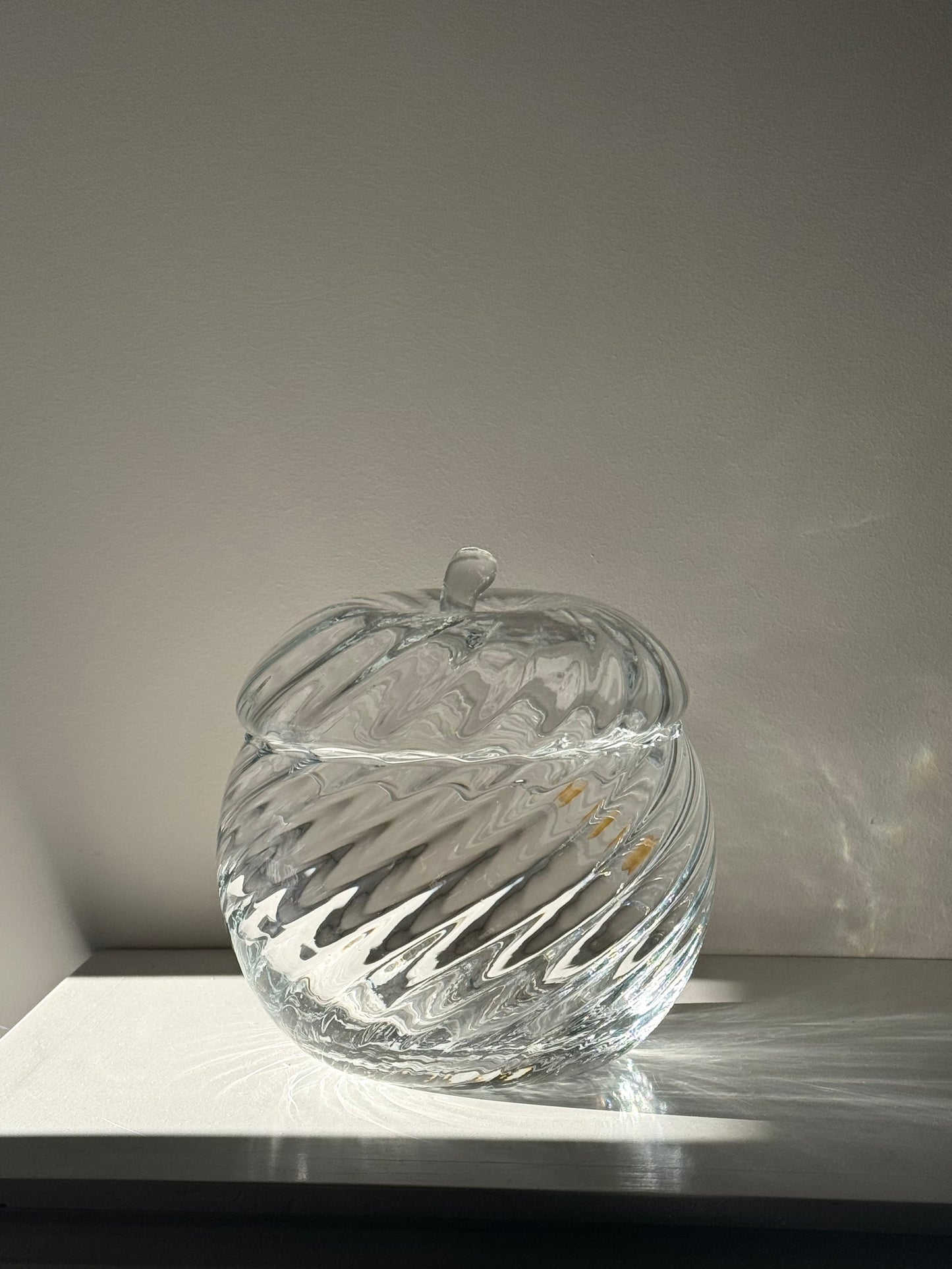Swirling bonbonniere