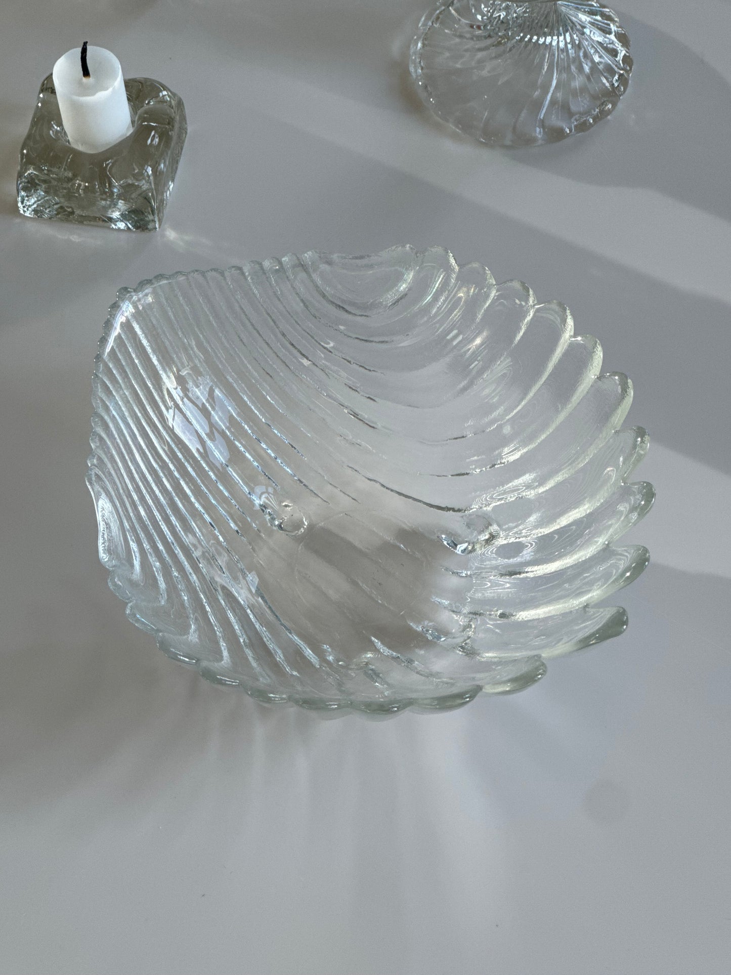 Clear clam bowl