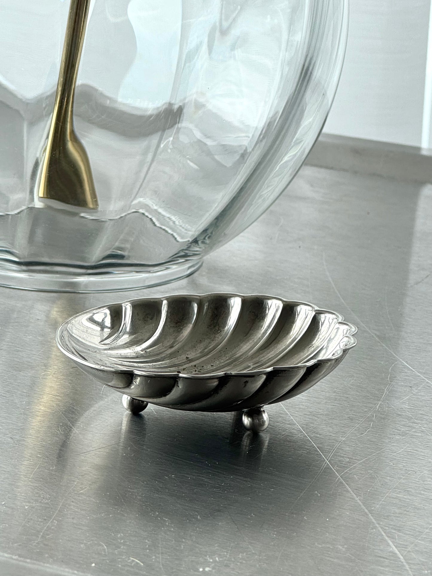 Silver plated clam