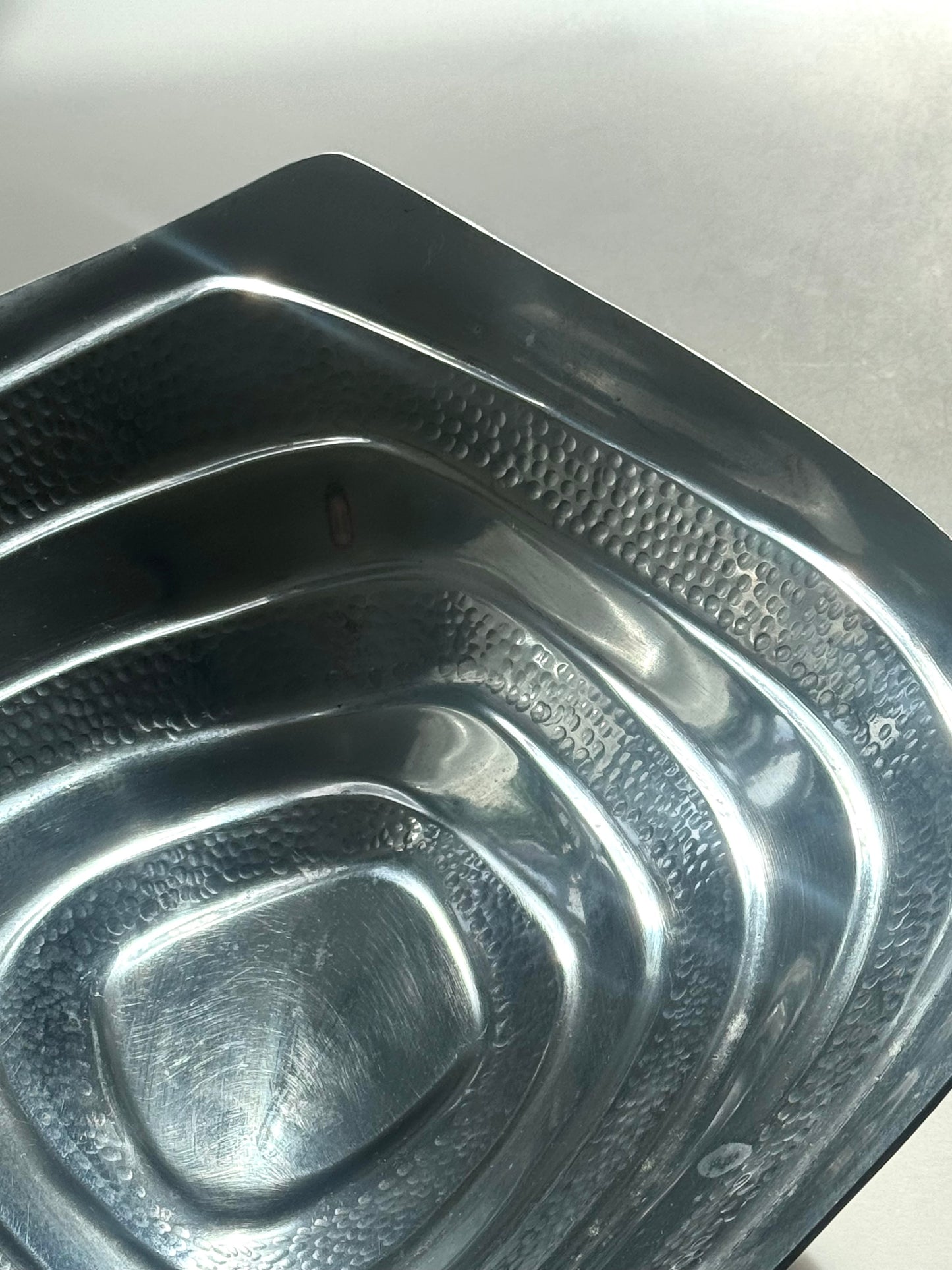 Aluminium fruit bowl