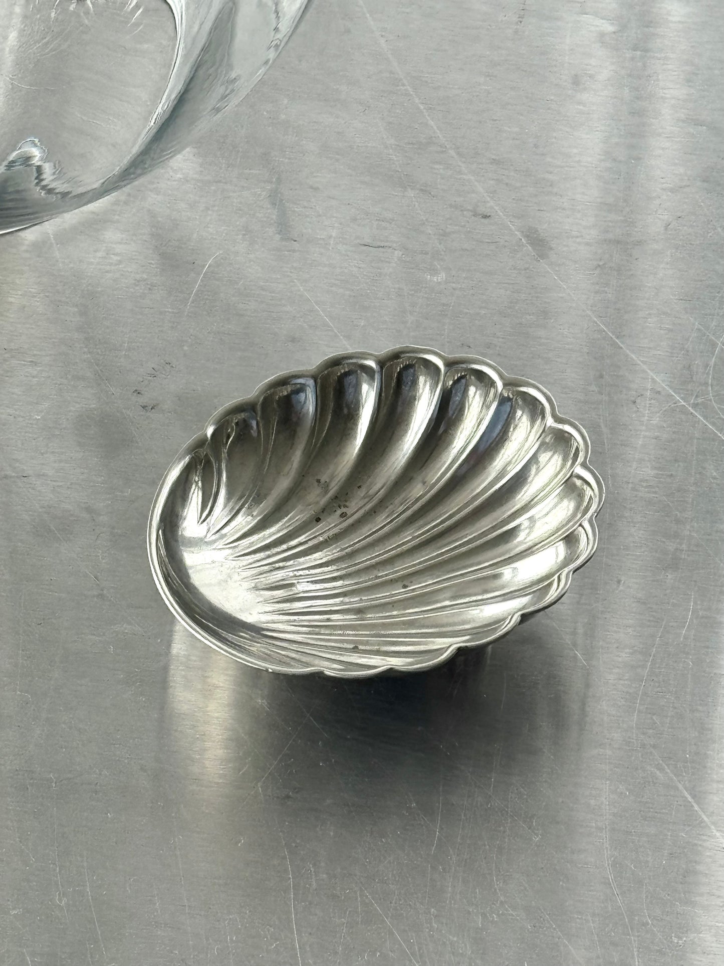 Silver plated clam