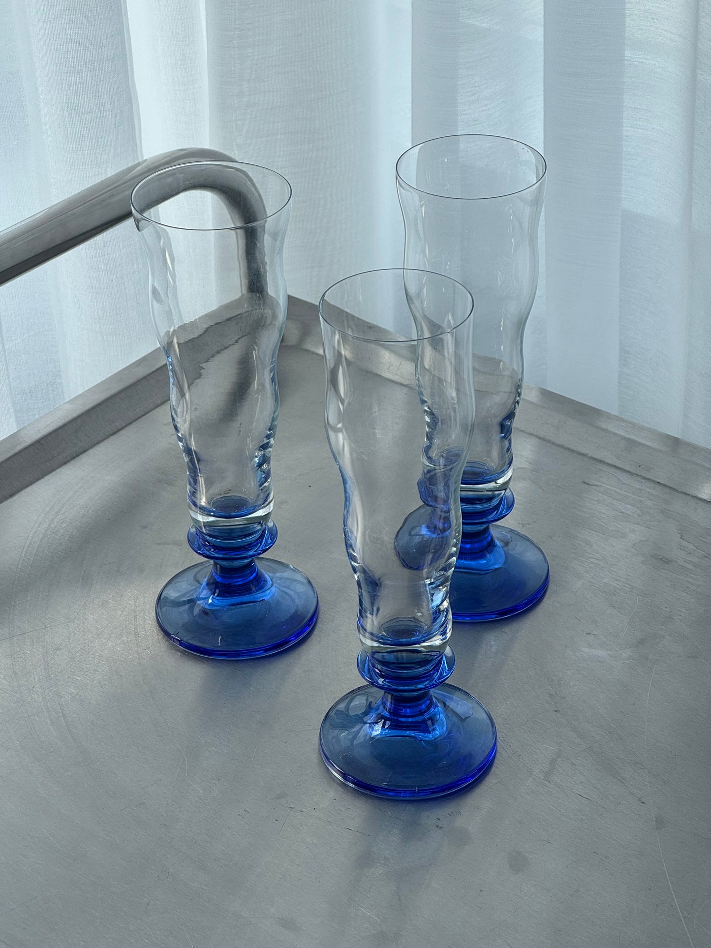 Wavy glasses