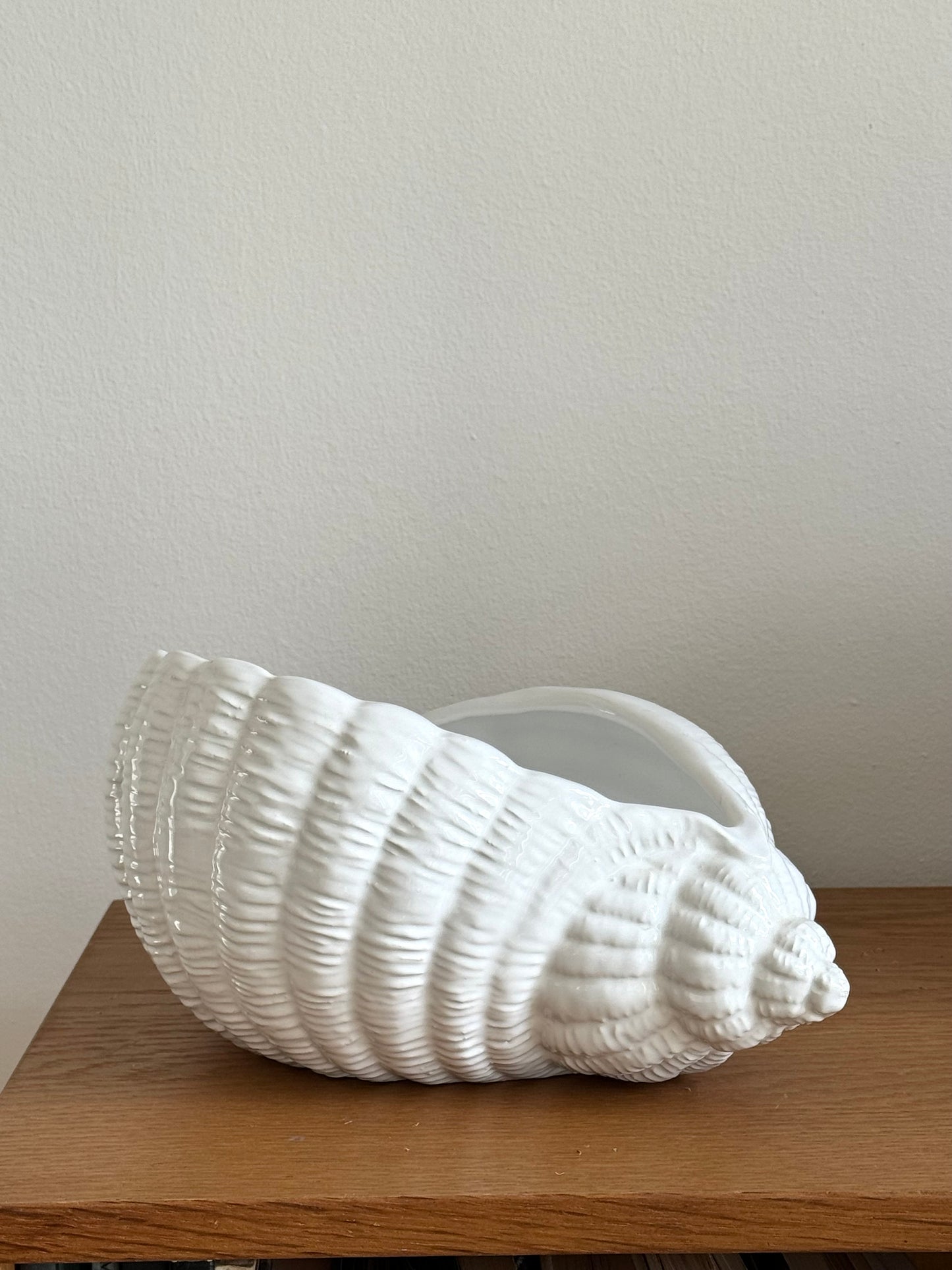 Ceramic clam bowl