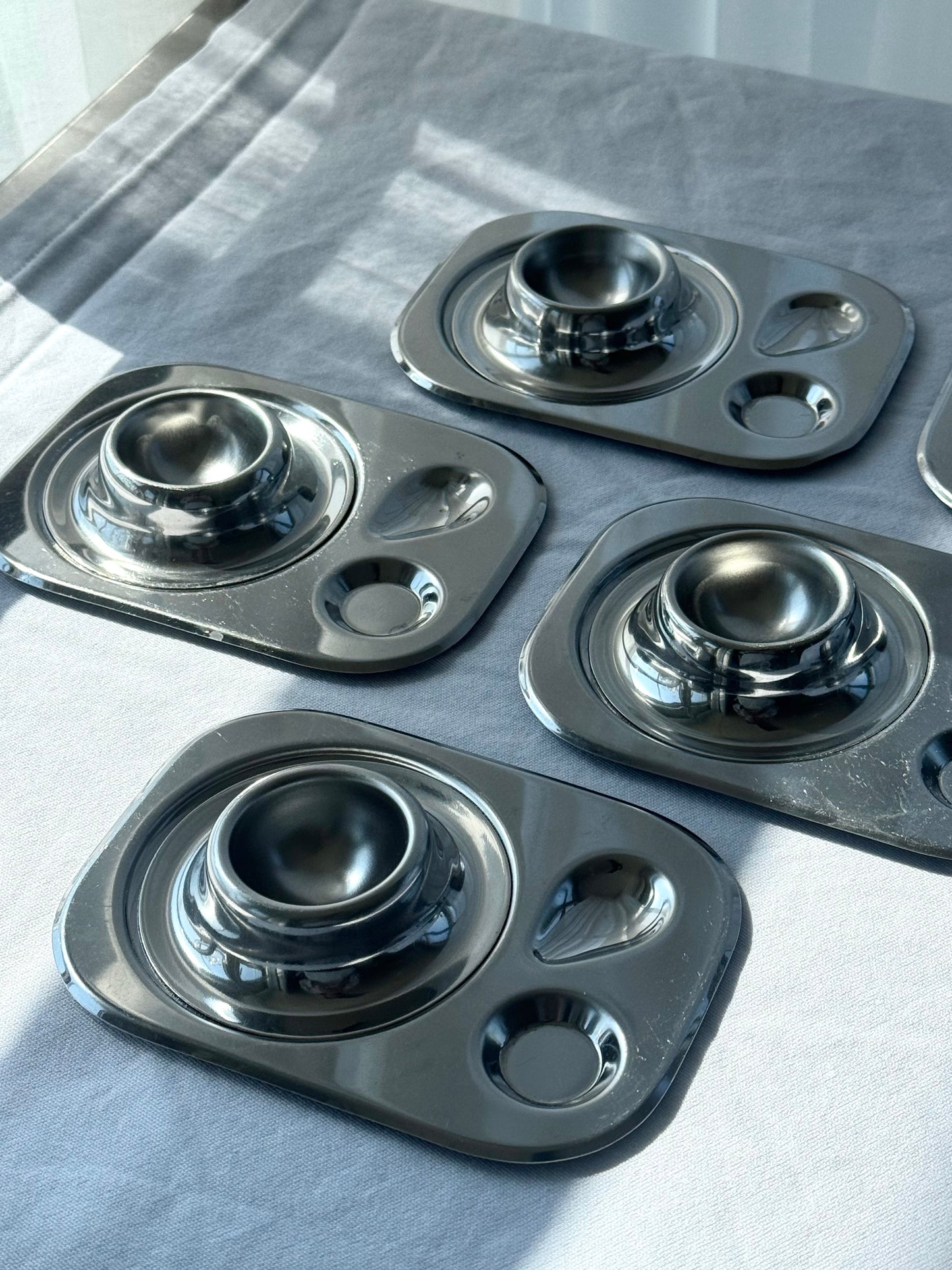 Steel egg plates