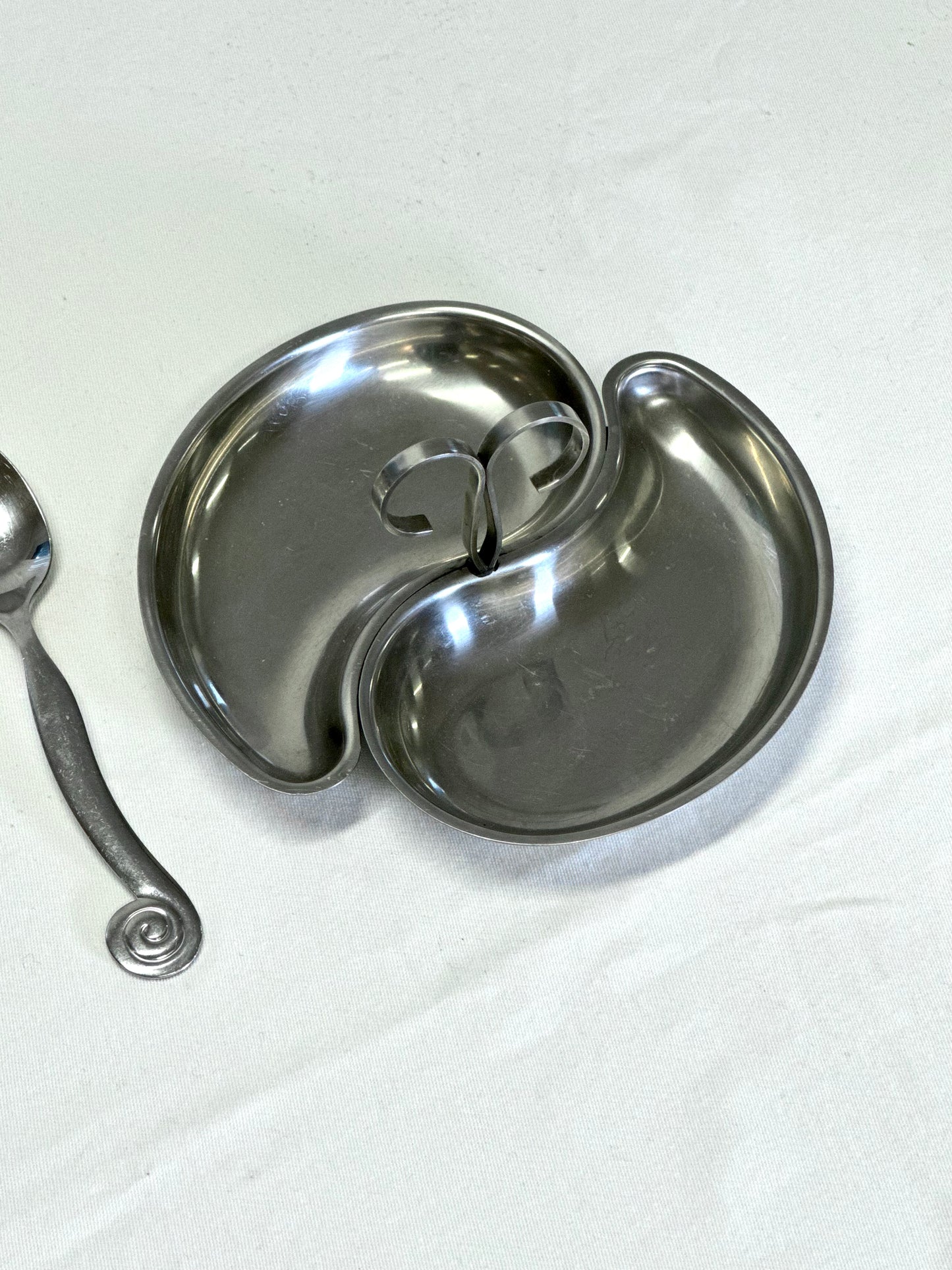 Yin yang dish
