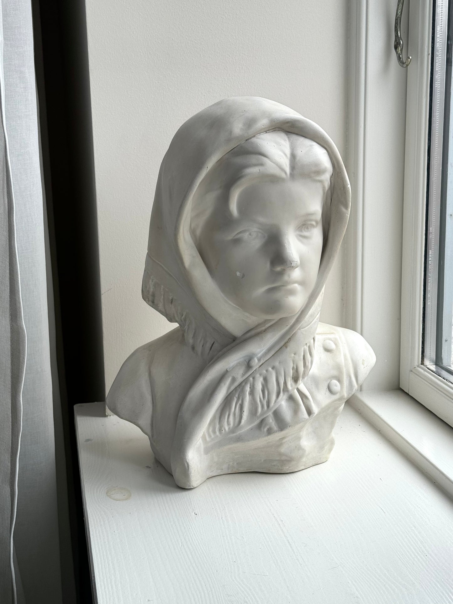 Plaster bust young lady