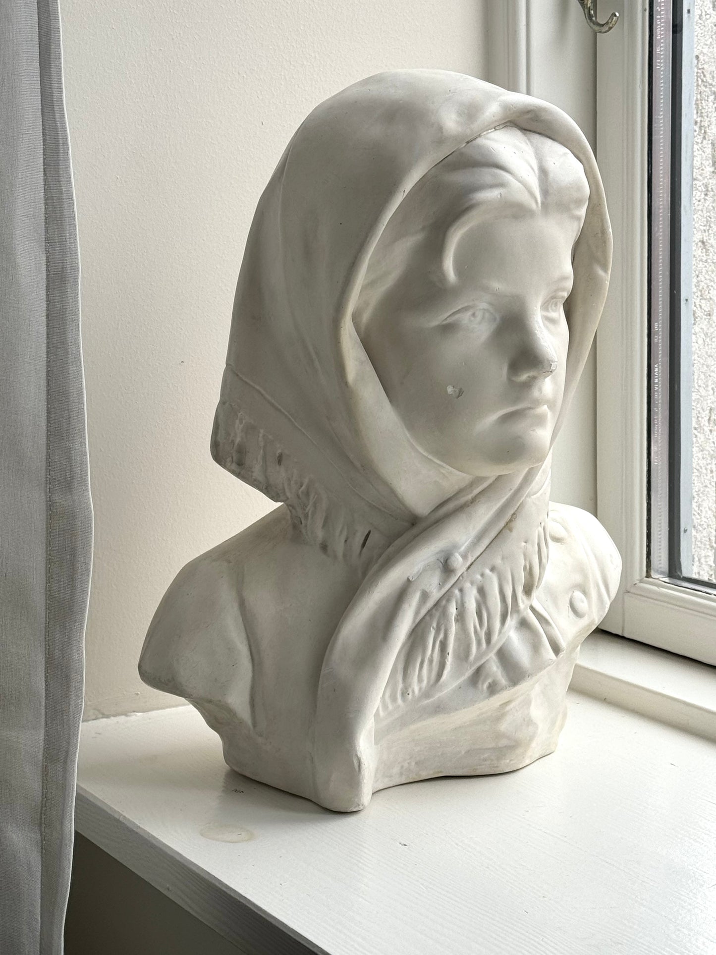 Plaster bust young lady