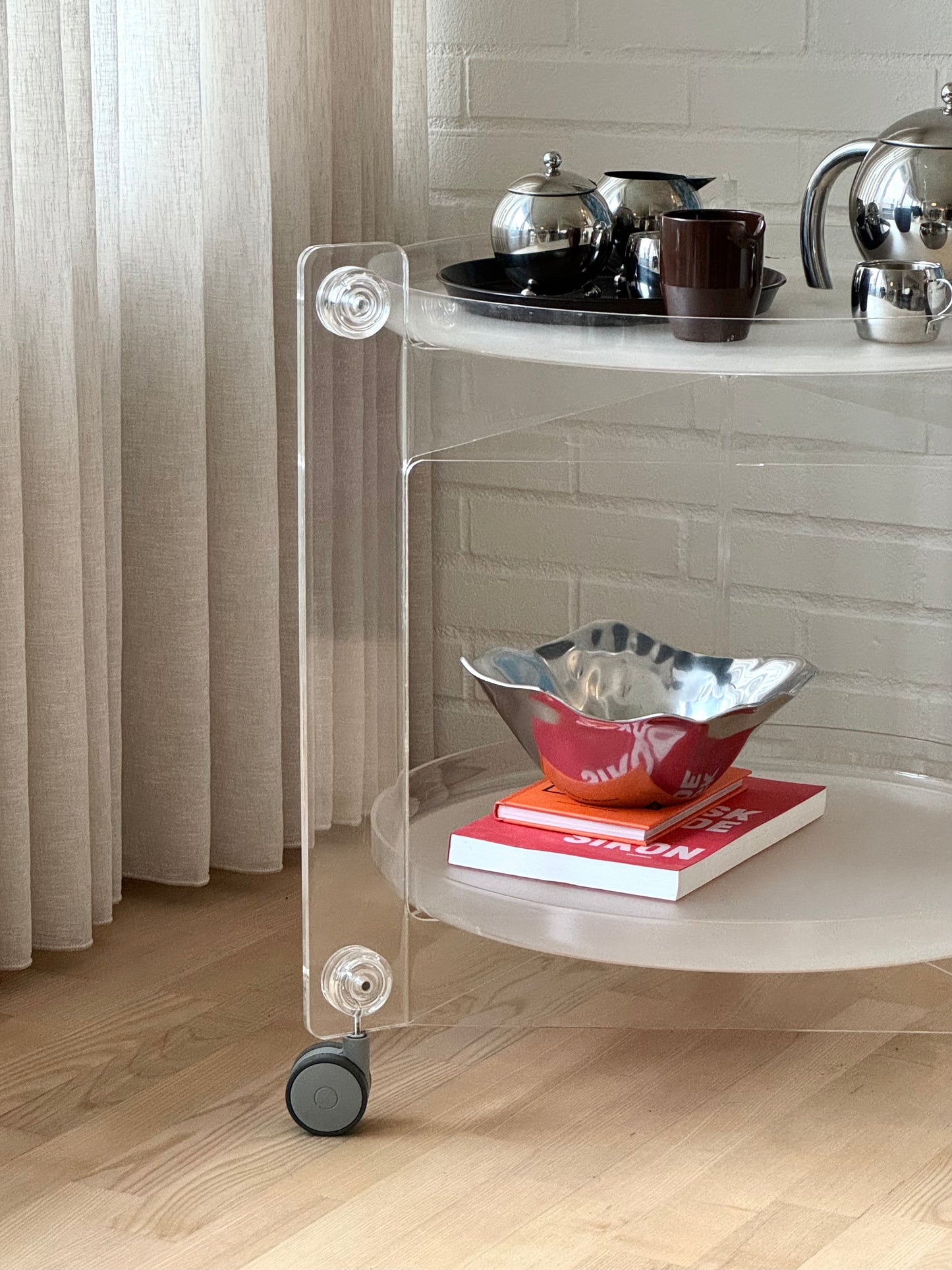 Guzzini bar table
