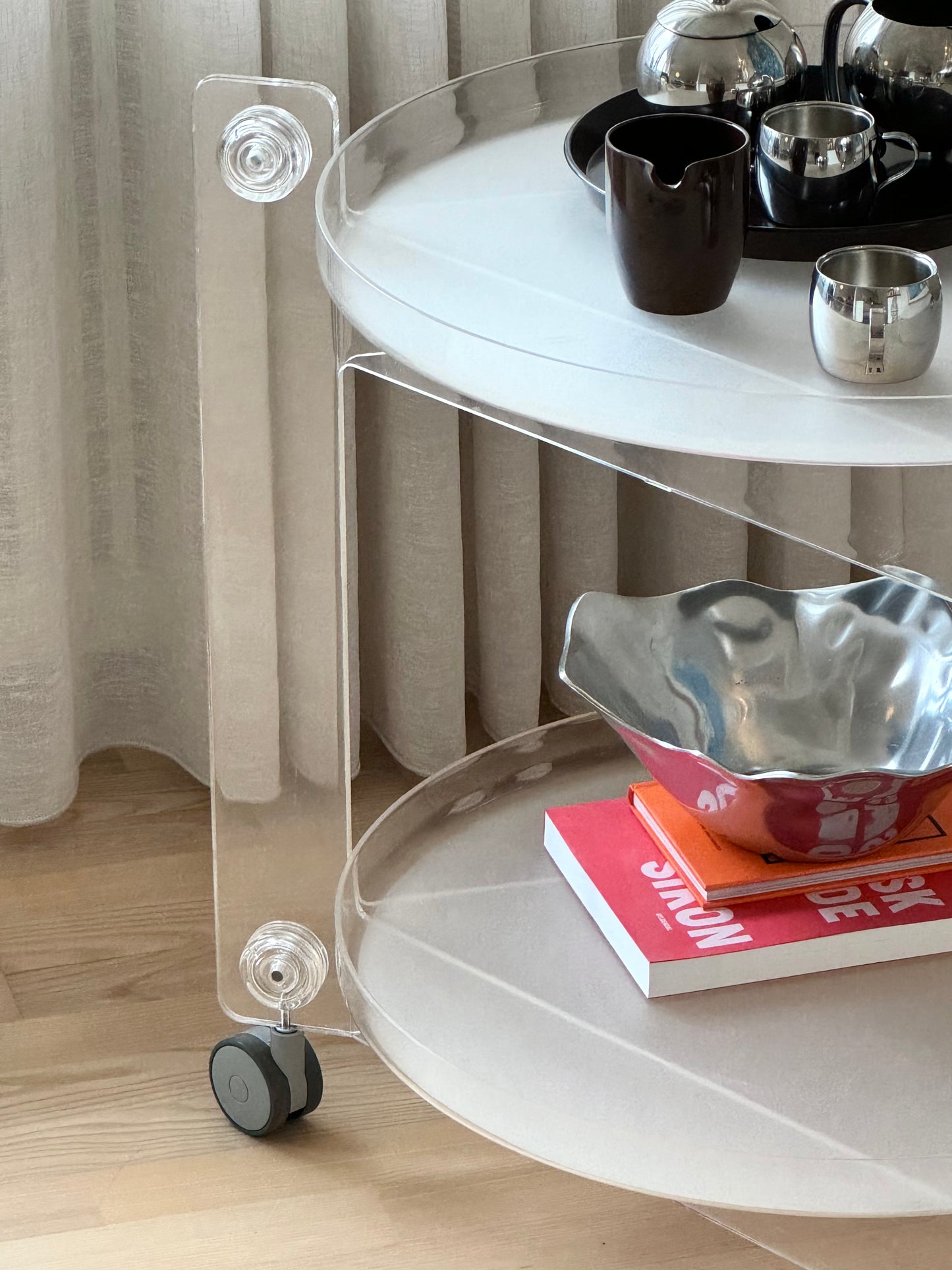 Guzzini bar table