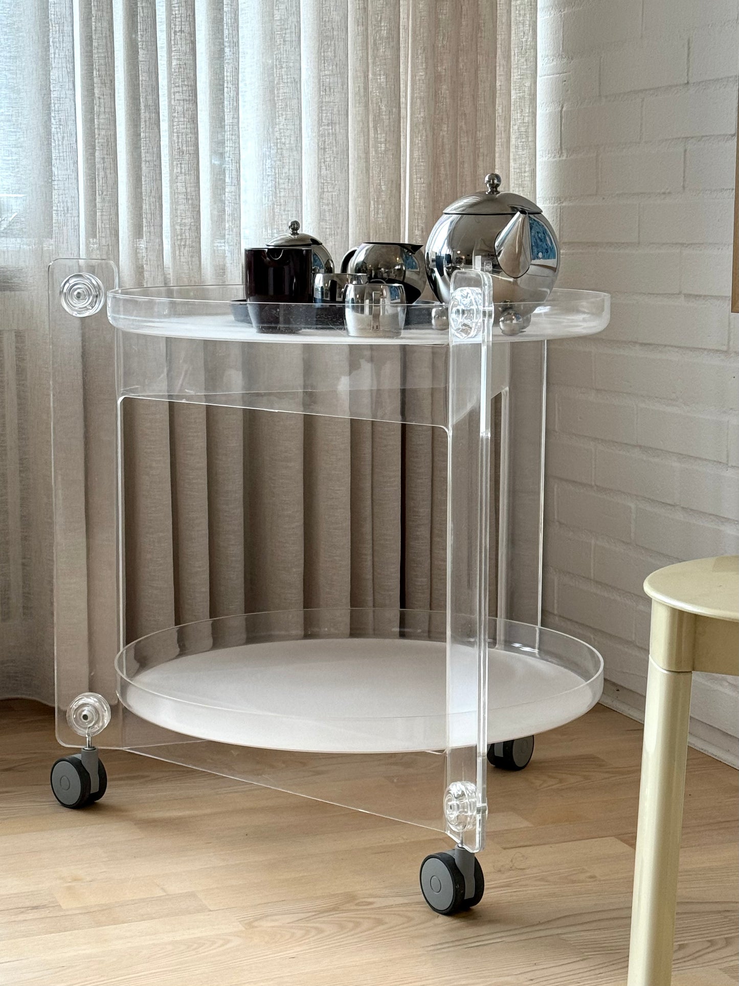 Guzzini bar table