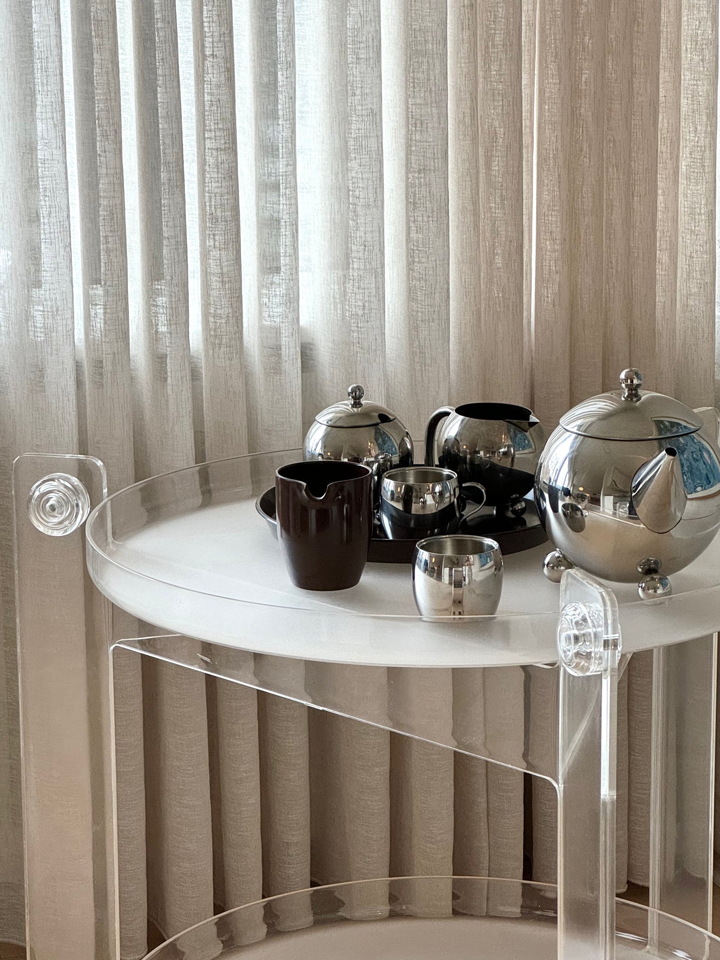 Guzzini bar table