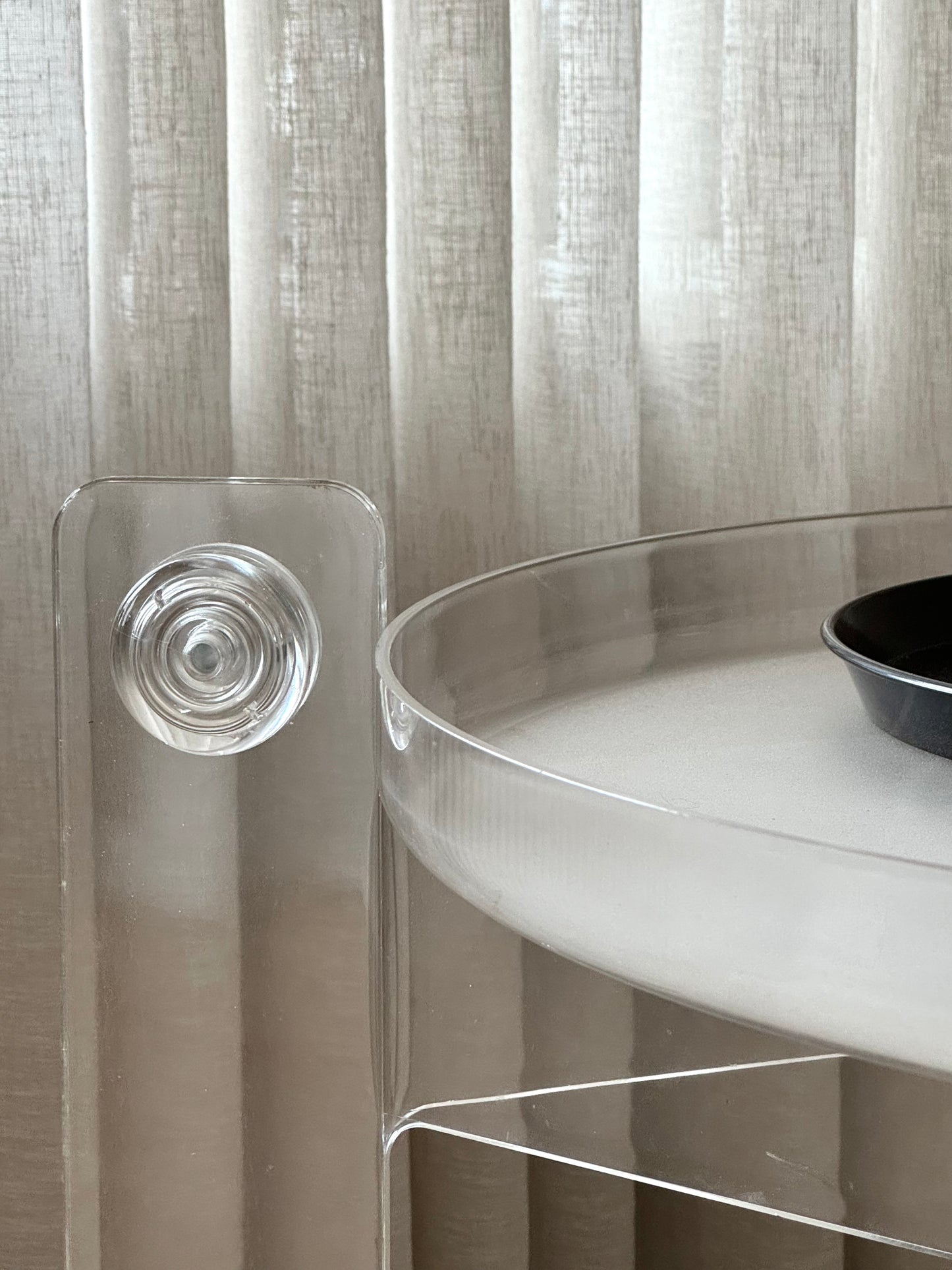 Guzzini bar table