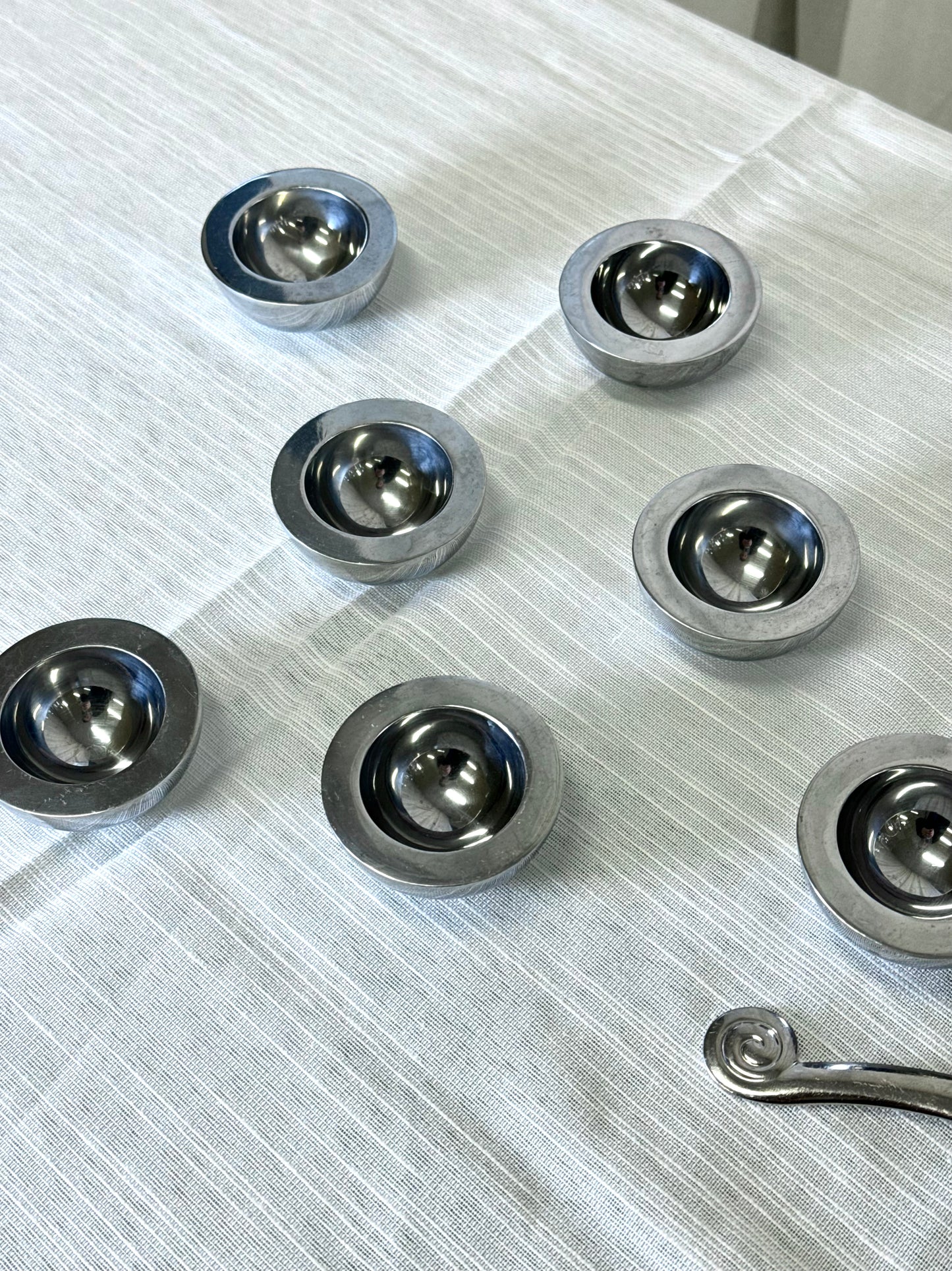 Aluminium egg cups