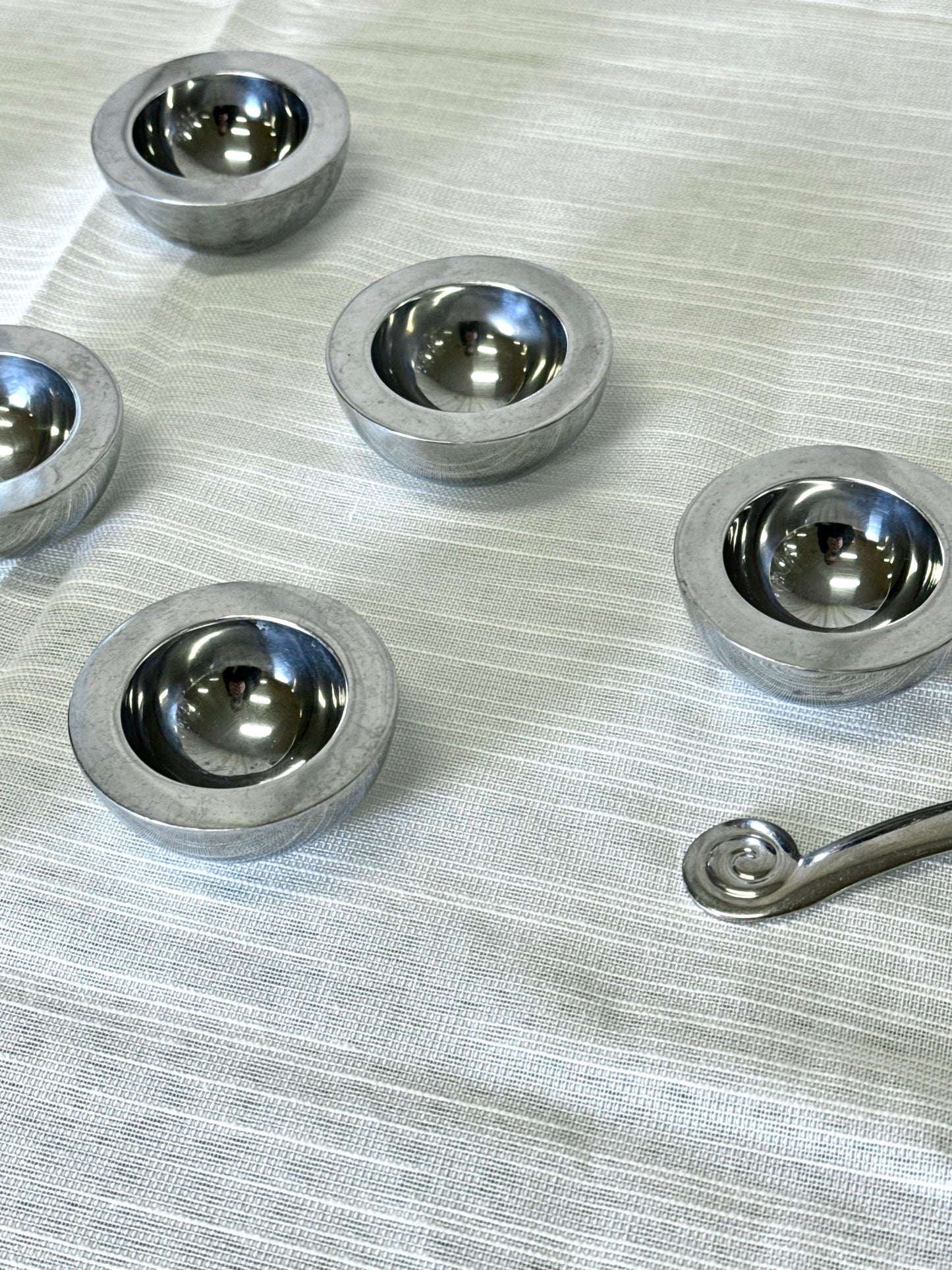 Aluminium egg cups
