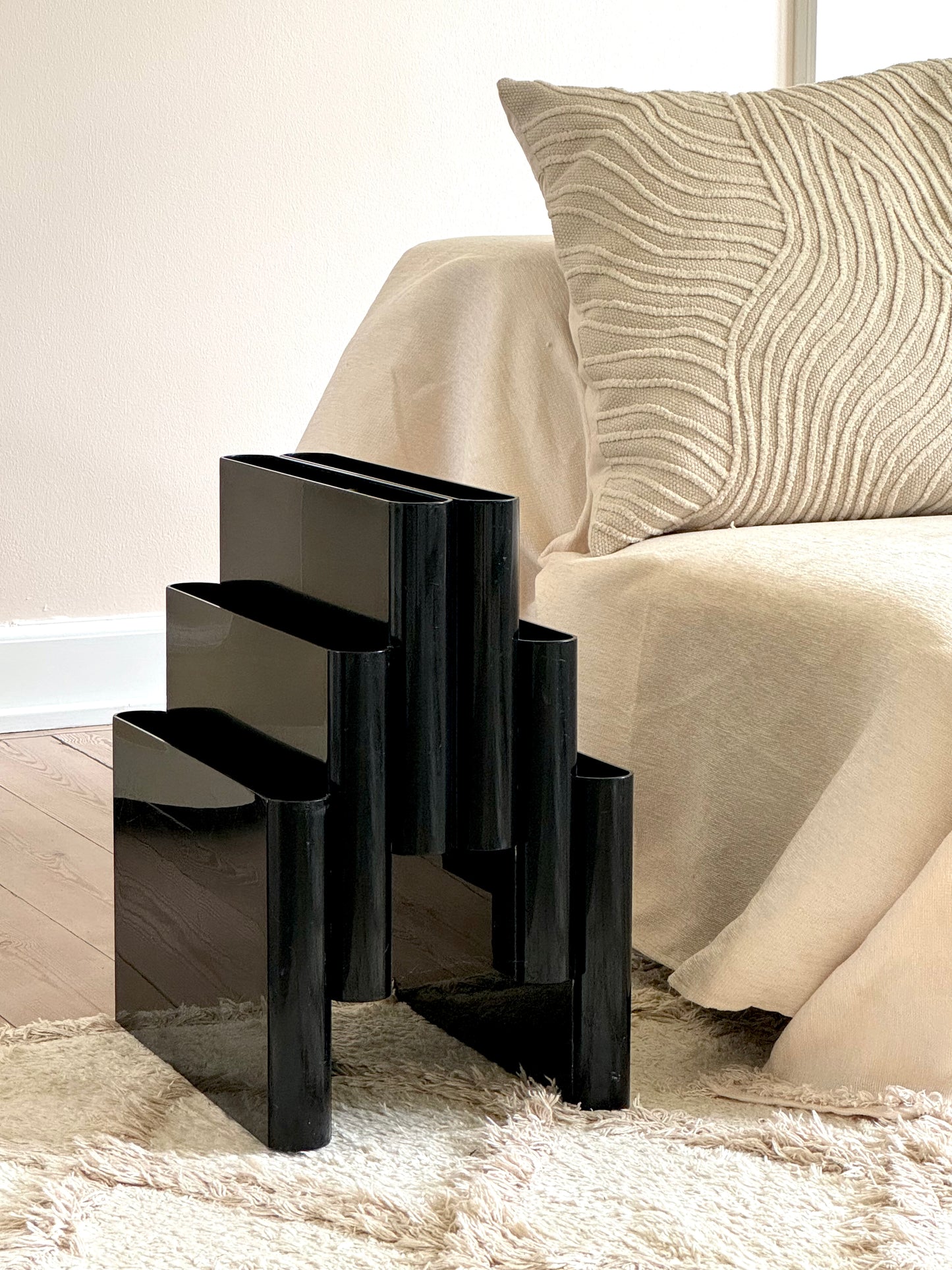 Kartell magazine rack