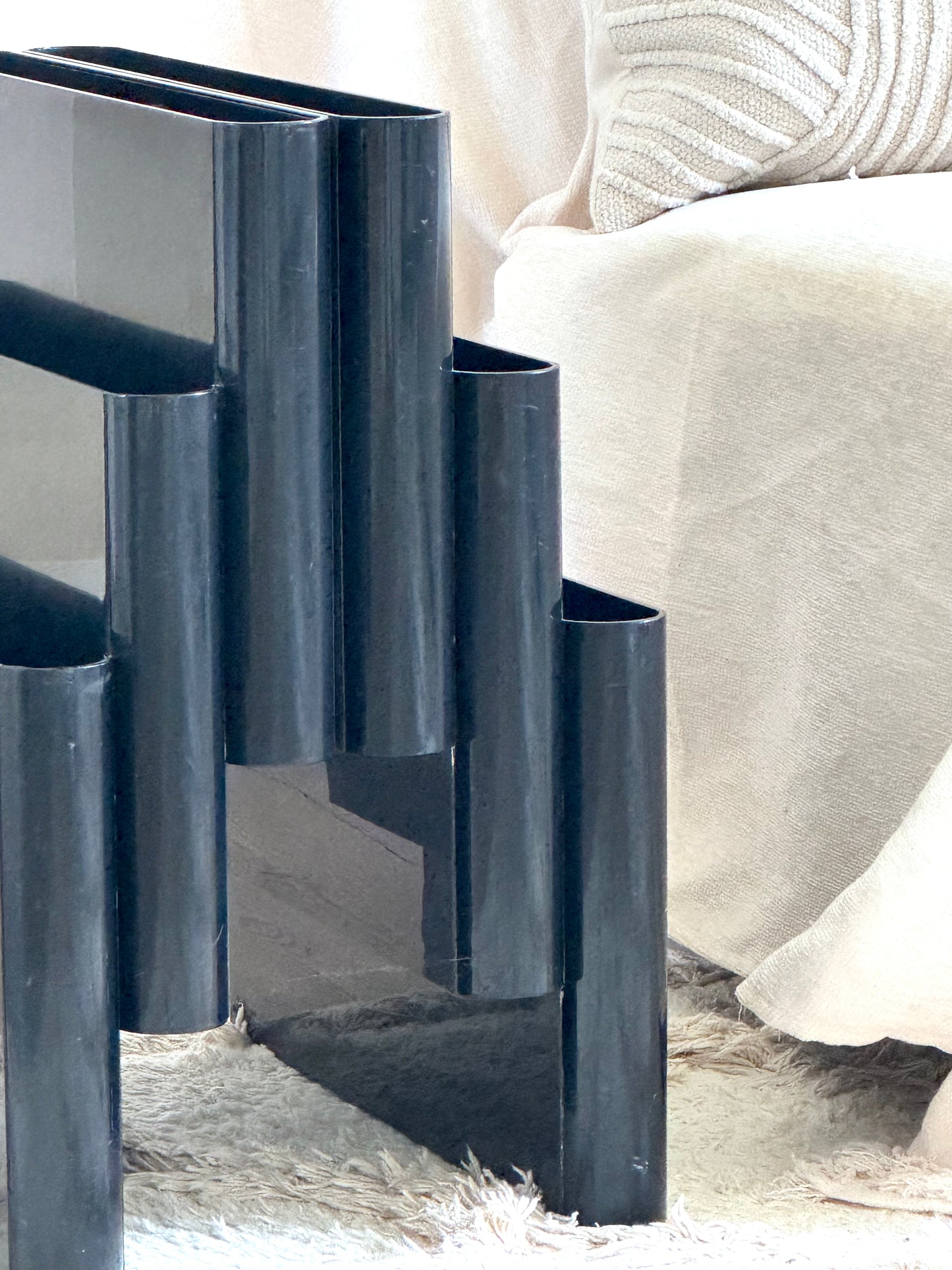 Kartell magazine rack
