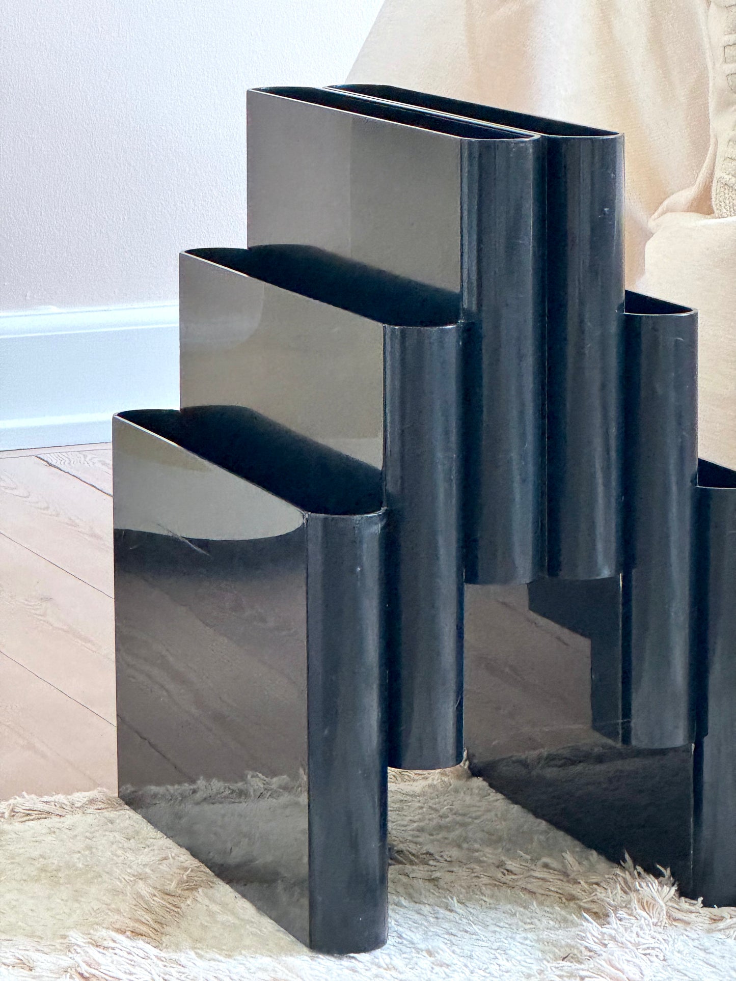 Kartell magazine rack