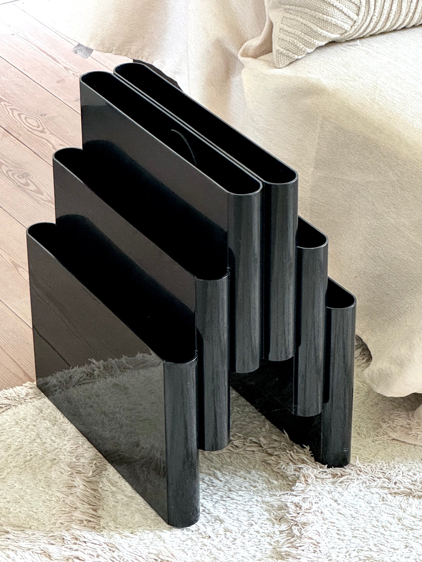 Kartell magazine rack