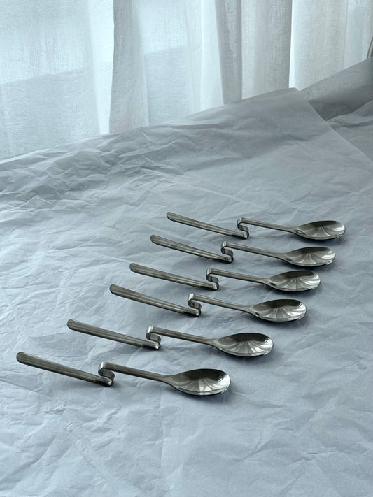 Zigzag spoons