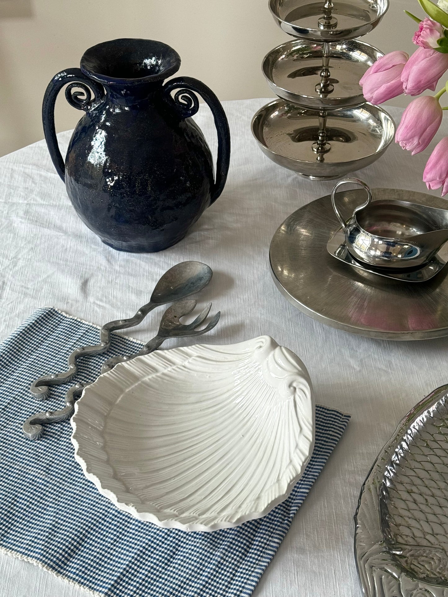 Ceramic clam bowl