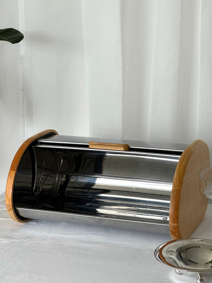 Bread case