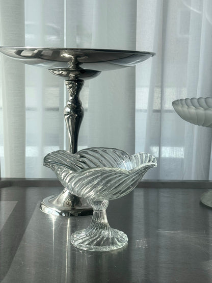 Glass bowl on foot