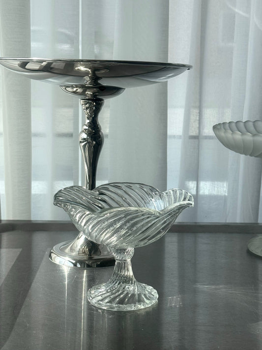 Glass bowl on foot