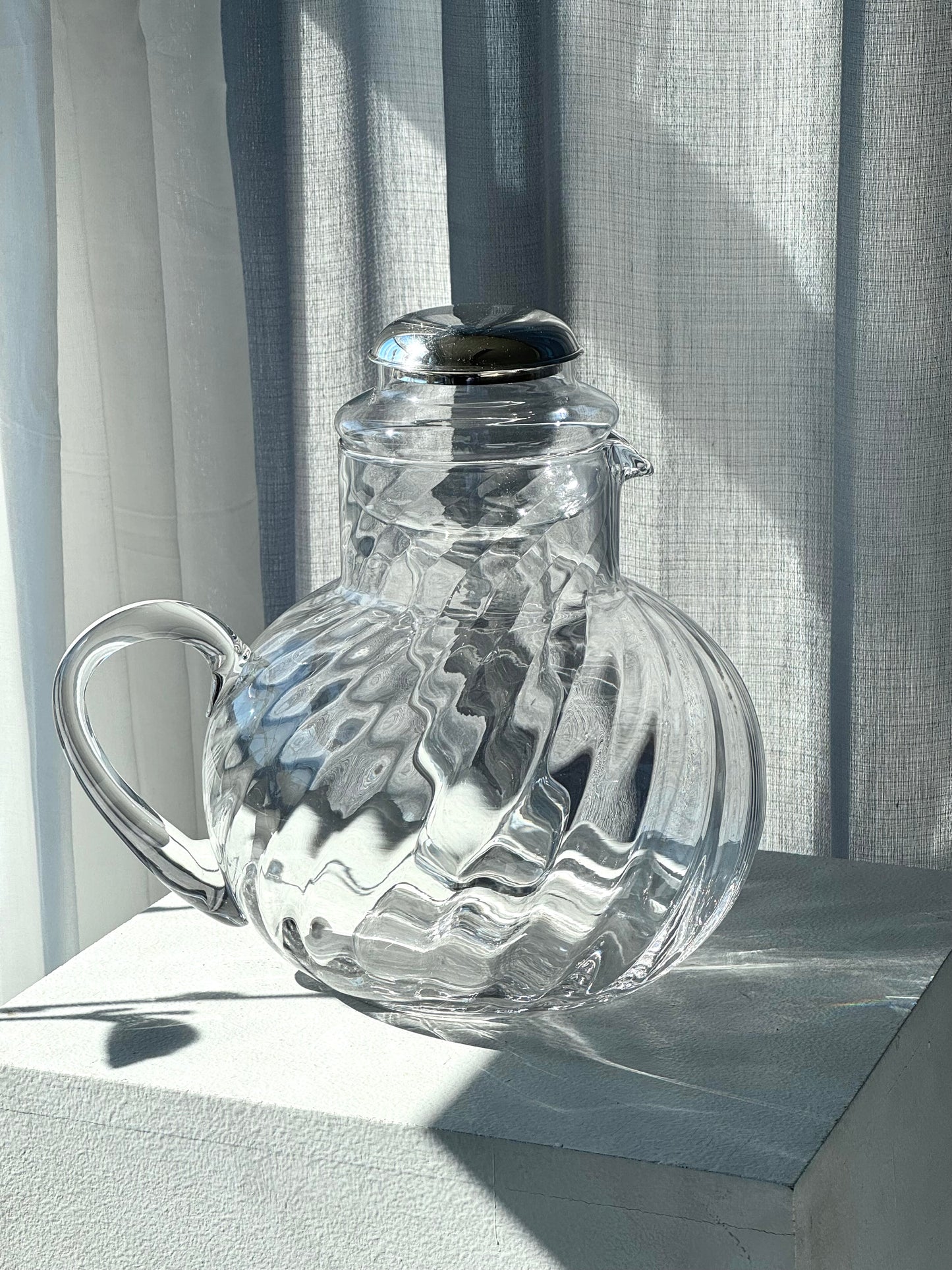 Swirling jug