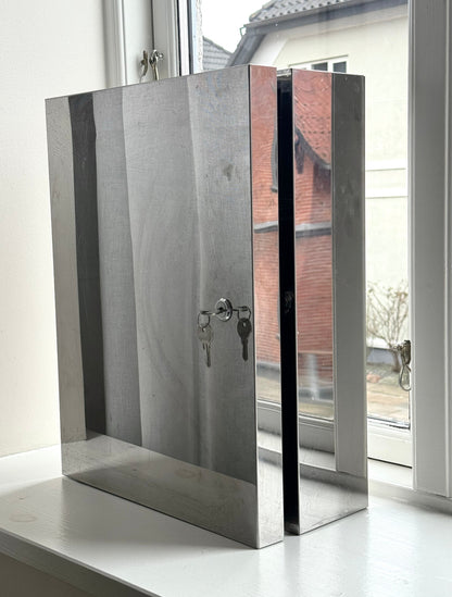 Chrome locker
