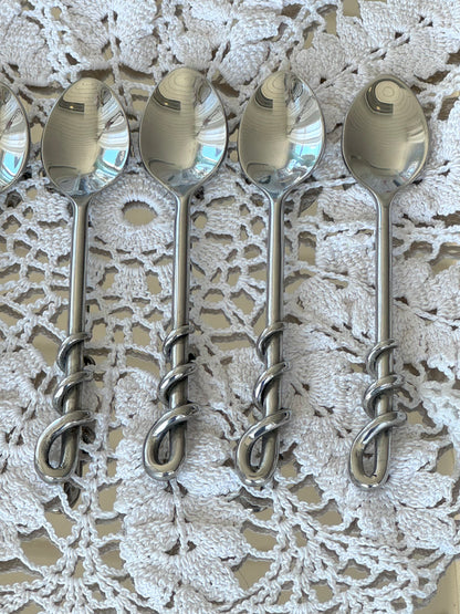 Swirl spoons