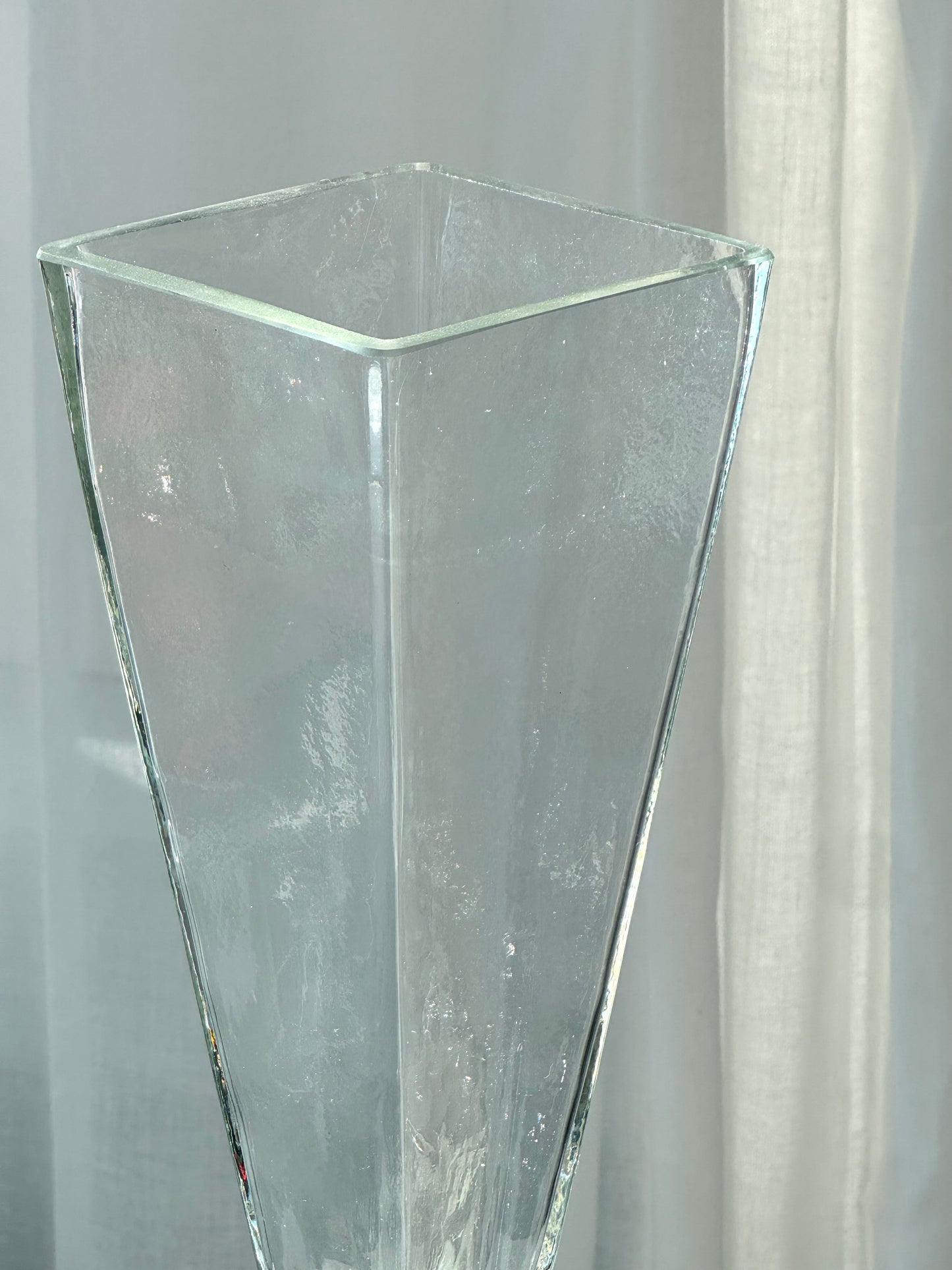 Vase on foot