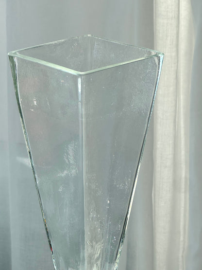 Vase on foot