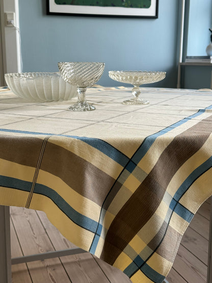 Checkered table cloth