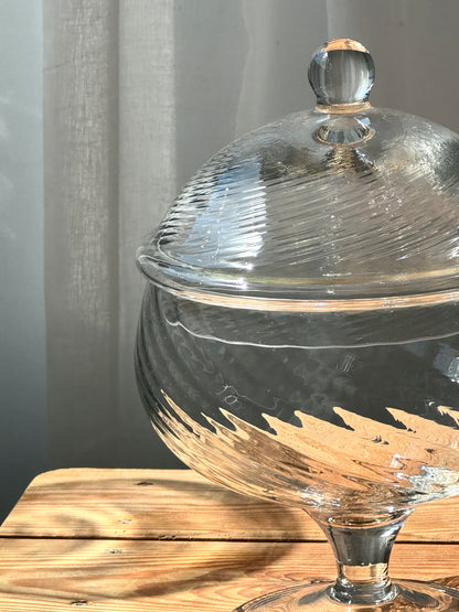 Swirling bonbonniere