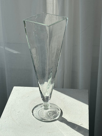Vase on foot