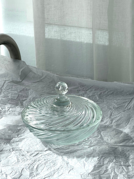 Swirling bonbonniere