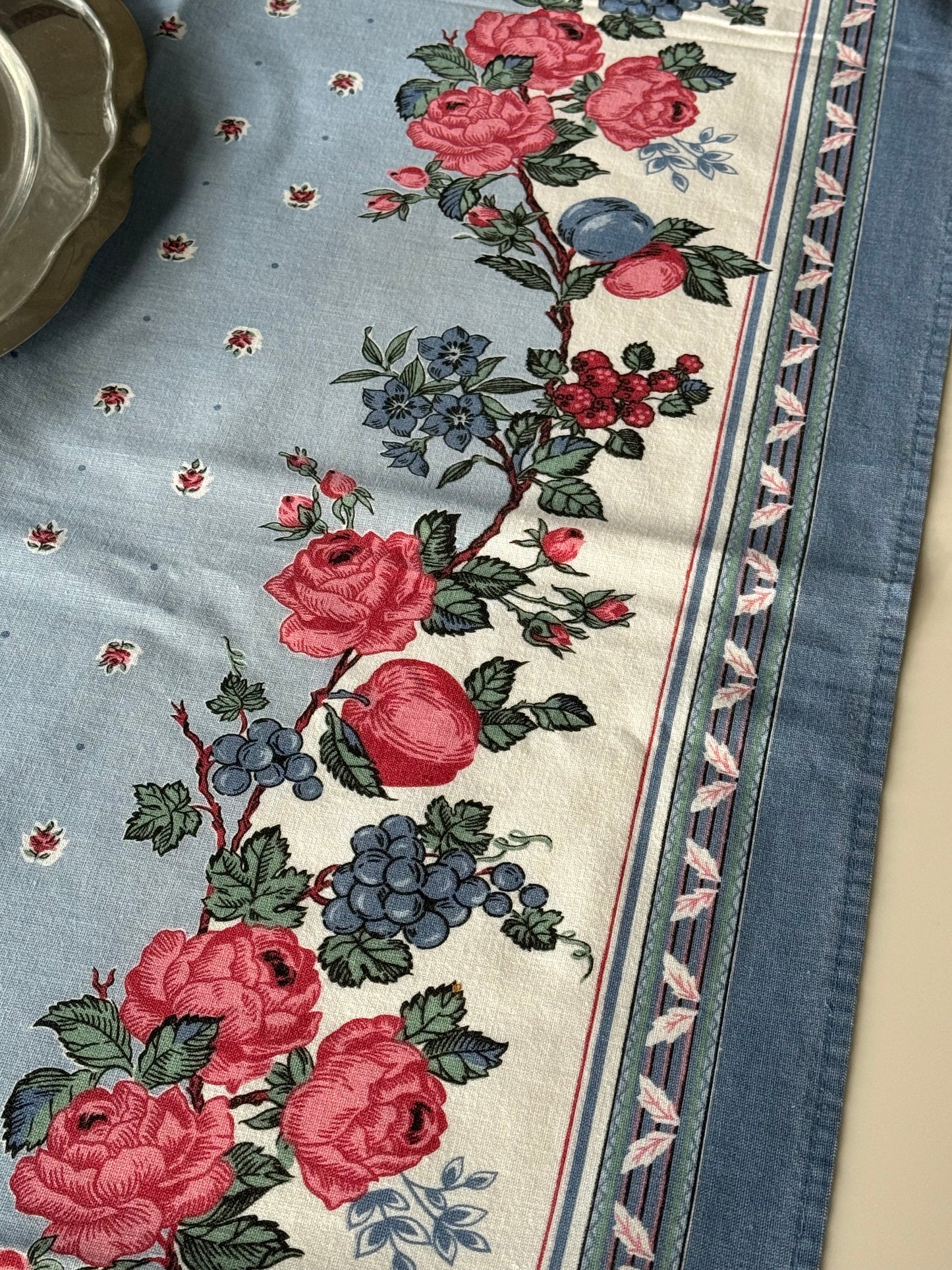 Rose table cloth