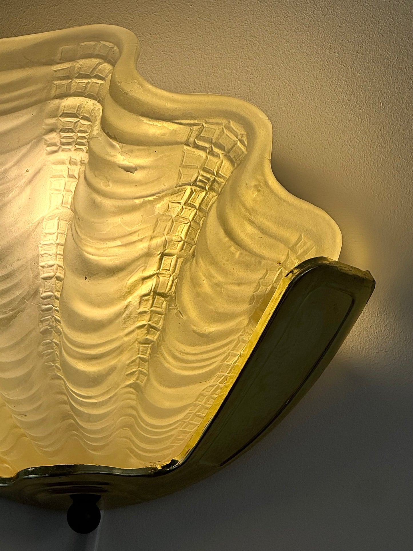 Art deco clam lamp