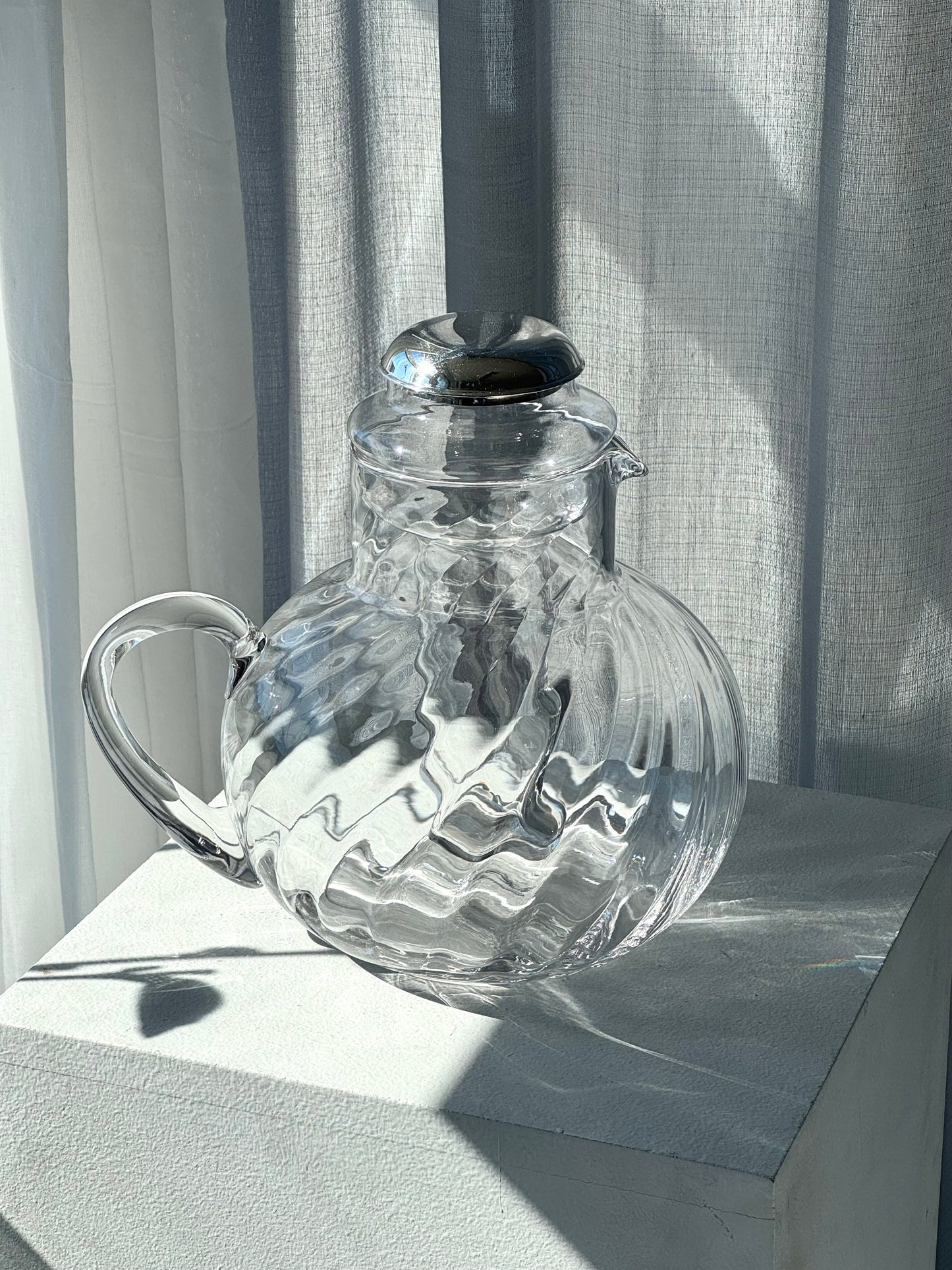 Swirling jug
