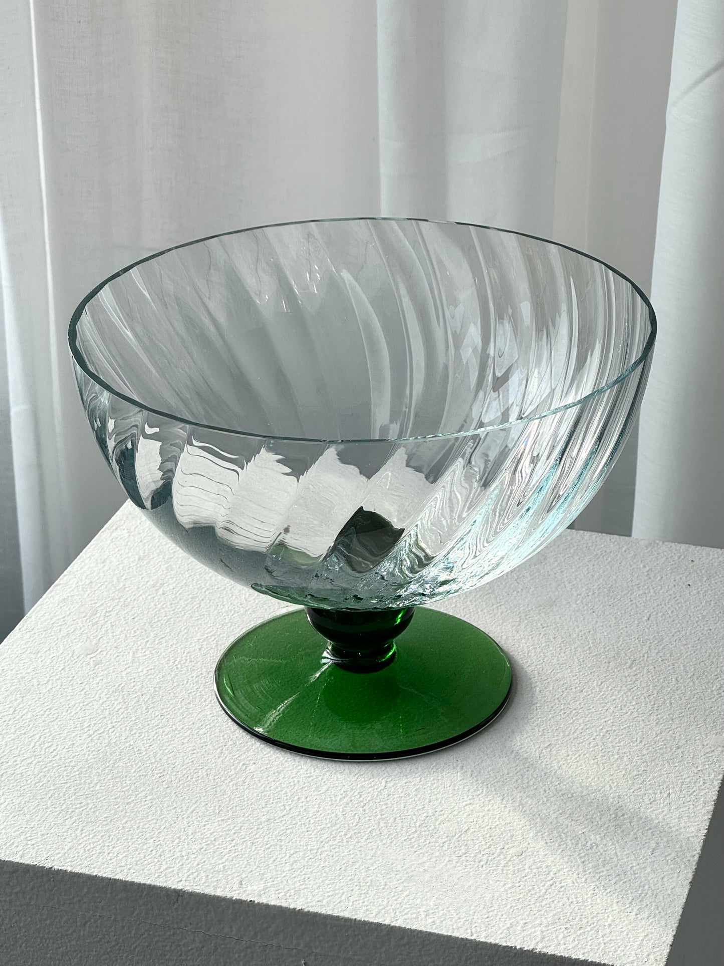 Swirling bowl on foot