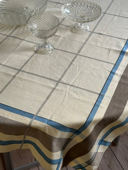 Checkered table cloth