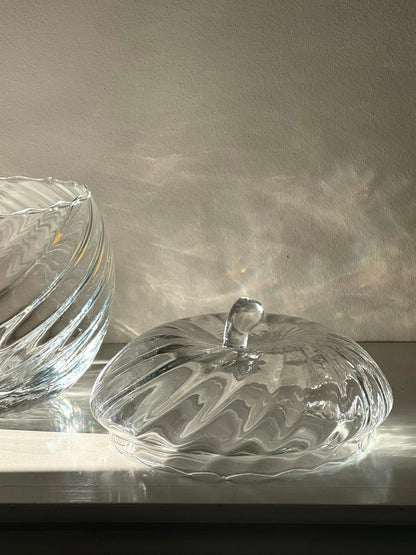 Swirling bonbonniere