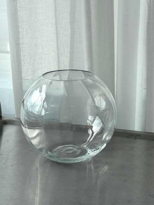 Swirling round vase